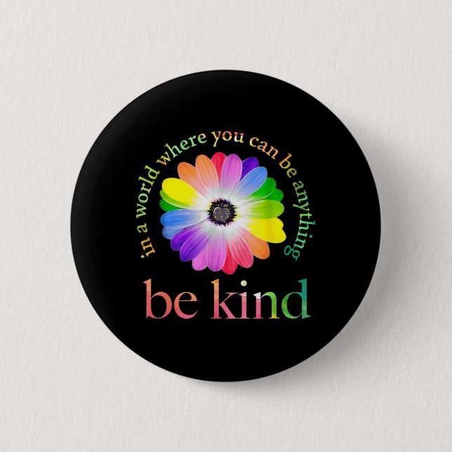 Badge Rond 5 Cm Dans un monde où vous pouvez être n'importe quoi c (Devant)