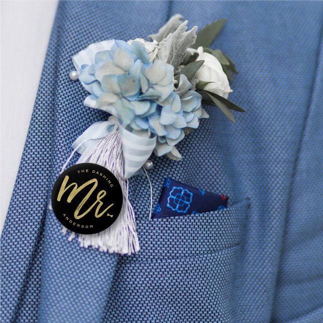 Badge Rond 5 Cm Dashing Mr Gold Brush Script Bow Cravate de mariag ('Mr.' Bow Tie Gold Brush Script Calligraphy Wedding Rehearsal Pin Button @ fatfatin_blue_knot)