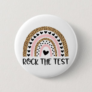Badge Rond 5 Cm Day Rock L'Enseignant De Test Funny Rainbow Testin
