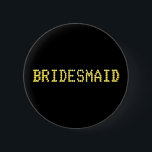 Badge Rond 5 Cm Demoiselle d'honneur. Noir et couleur d'or.<br><div class="desc">Las Vegas épousant, insigne de bouton de demoiselle d'honneur. Customisez ce bouton de mariage pour montrer votre choix des mots. Une conception de noir, jaune et non métallique d'or de couleur. La disposition et la coloration des textes sur l'avant est inspirée par les lumières de Vegas. Pourrait être juste la...</div>