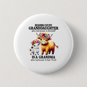 Badge Rond 5 Cm Derrière Chaque Petite-Fille Qui Croit En Elle-Mêm
