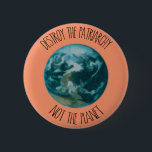 Badge Rond 5 Cm Détruire le patriarcat féministe<br><div class="desc">Ce dessin féministe dit "Détruire le patriarcat,  pas la planète" avec une image de la planète Terre. Cela rendrait l'idéal pour tout féministe passionné par le changement climatique.</div>