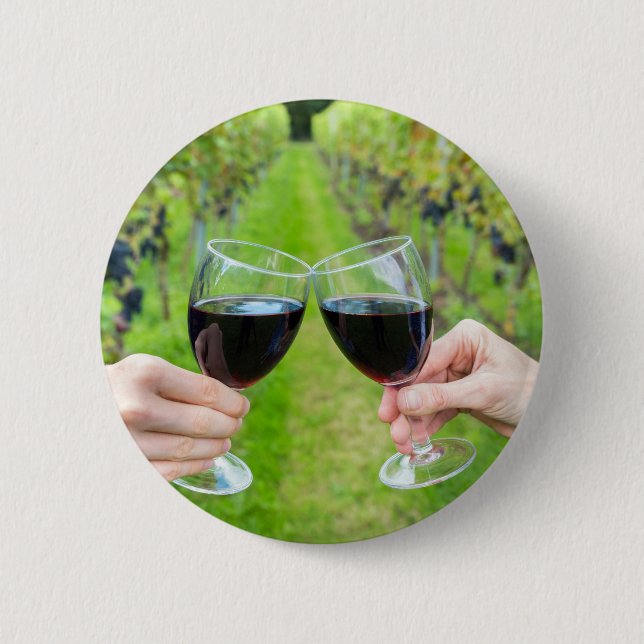 Badge Rond 5 Cm Deux mains grillant avec des verres de vin dans le (Devant)