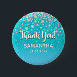 Badge Rond 5 Cm Diamonds parties scintillant bleu turquoise vert m<br><div class="desc">Turquoise,  bleu vert dégradé couleur fausse parties scintillant avec faux sprinkle diamant. Avec le texte : Merci ! Modèles pour un nom et une date. Date de naissance ou date de la fête/anniversaire. Lettres blanches. Pour une fête d'anniversaire,  baby shower ou douche nuptiale.</div>