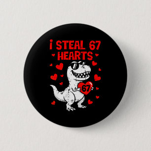 Badge Rond 5 Cm Dino tenant un cœur je vole 67 cœurs drôle Six Sev