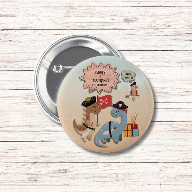 Badge Rond 5 Cm Dinosaur Pirate Twin Boys fête d'anniversaire Pers (These adorable dinosaur pirate twins birthday party buttons are great for your treat bags!
)