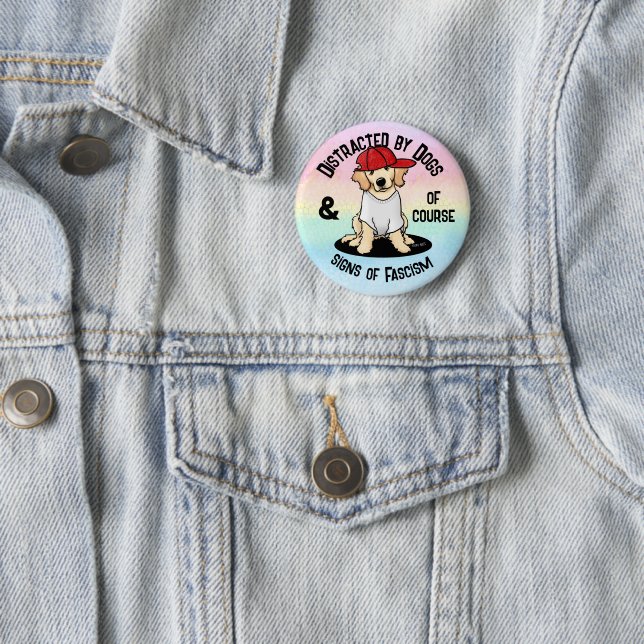 Badge Rond 5 Cm Distrait par chien et bouton (En situation)