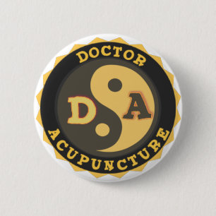 BADGE ROND 5 CM DOCTEUR ACUPUNCTURE DE FLEUR DU LOGO YIN YANG