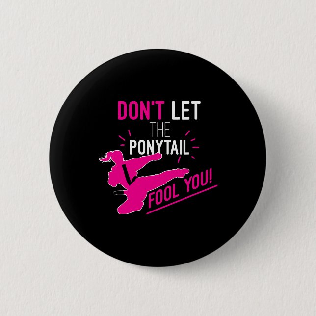 Badge Rond 5 Cm Don't Let The Ponytail Fool You Karate Girl Funny  (Devant)