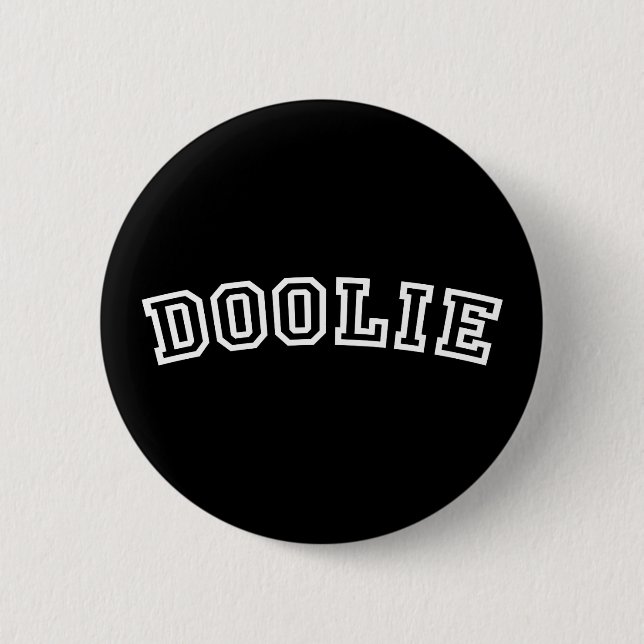 BADGE ROND 5 CM DOOLIE (Devant)