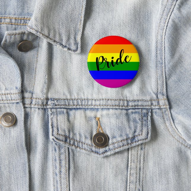 Badge Rond 5 Cm Drapeau arc-en-ciel gay pride (En situation)