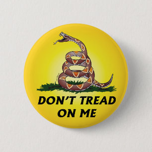 Badge Rond 5 Cm Drapeau GADSDEN NE MARCHEZ PAS SUR MOI Serpent Tea