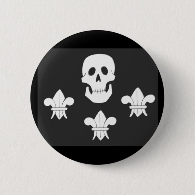 BADGE ROND 5 CM DRAPEAU JOLLY ROGER ET TROIS LIEUX (Devant)