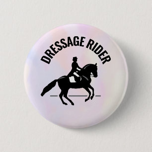 Badge Rond 5 Cm Elégant cavalier de Dressage sur un Arrière - plan