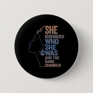 Badge Rond 5 Cm Elle Se Souvient De Qui Elle Était Et Du Jeu Chang
