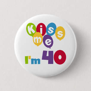 Badge Rond 5 Cm Embrassez-moi que je suis 40 T-shirts et cadeaux