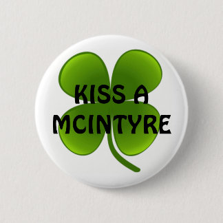 BADGE ROND 5 CM EMBRASSEZ UN MCINTYRE