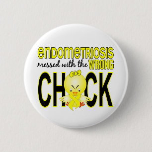 Badge Rond 5 Cm Endométriose salie avec le poussin faux