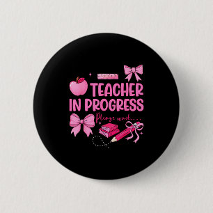 Badge Rond 5 Cm Enseignante en progrès mignonne coquette nœud aven