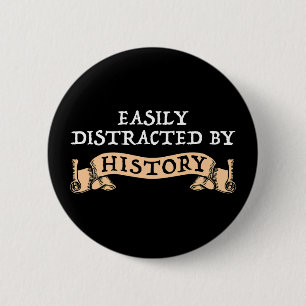 Badge Rond 5 Cm Facilement Distrait Par L'Histoire