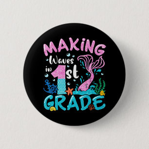 Badge Rond 5 Cm Faire Des Vagues En 1ère Classe Sirène Retour À L'