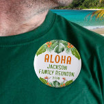Badge Rond 5 Cm Famille Réunion Palm Tropical Aloha Aquarelle<br><div class="desc">Luau tropical ou hawaïen thème personnalisé Family Reunion boutons avec aquarelle feuilles et fleurs de palmiers tropicaux et votre texte personnalisé dans votre choix de styles et de couleurs de police. L'exemple montre ALOHA et NAME FAMILY REUNION. OPTIONS : L'échantillon est présenté dans la taille de 2, 25 pouces, d'autres...</div>