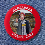 Badge Rond 5 Cm Famille Ronde Personnalisée Photo Rouge Lumineux<br><div class="desc">Créez votre propre bouton photo encadré de couleur rouge vif et personnalisé. Vous pouvez customiser la couleur arrière - plan solide. Si vous modifiez le style ou la face de police tout casquette, vous pouvez modifier la courbure du texte par petits incréments si nécessaire. Exemple de photo de famille prise...</div>