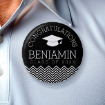 Badge Rond 5 Cm Félicitations Graduate Graduate Graduate PEUT MODI<br><div class="desc">Ajoutez 2020,  2021 ou n'importe quelle année à ce design fantaisiste. Cela peut être utilisé pour n'importe quel diplômé ou réunion - lycée,  collège,  lycée,  sciences infirmières,  médecine ou même école de commerce.</div>