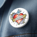 Badge Rond 5 Cm Féministe<br><div class="desc">Bouton féministe - Ce bouton ultra-cool de pinback dispose d'un coeur de tatouage réaliste avec une bannière de style vintage et le mot Feminist. Une idée cadeau géniale pour les jeunes femmes qui trouvent leur chemin. Style up, saisir la journée et montrer qui est en charge avec ce bouton féministe...</div>