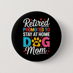 Badge Rond 5 Cm Femme retraitée Chien Maman Amoureux des chiens de