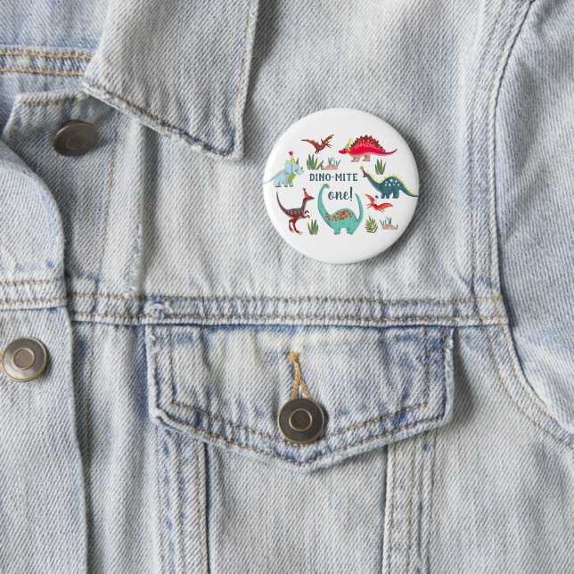 Badge Rond 5 Cm Fête d'anniversaire garçon dinosaure (En situation)