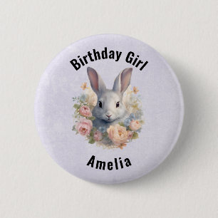 Badge Rond 5 Cm Fille d'anniversaire entourée de fleurs pastel de