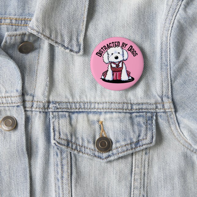 Badge Rond 5 Cm Fille Maltaise En Rouge (En situation)