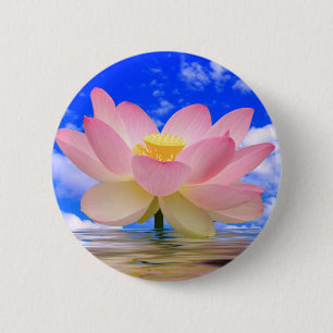 Badge Rond 5 Cm Fleur de Lotus soutenue dans l'eau