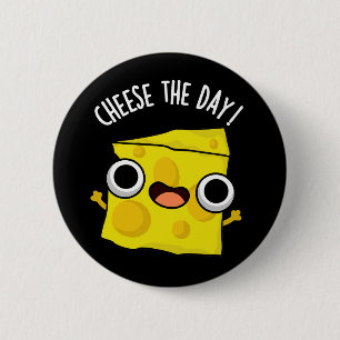 Badge Rond 5 Cm Fromage Le Jour Drôle Nourriture Pun Dark BG