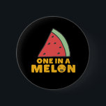 Badge Rond 5 Cm Fruit pastèque drôle et mignonne Pun One in A Melo<br><div class="desc">Un Dans Un Melon. Conception amusante et amusante de jeu de mots pour quelqu'un de spécial et digne de votre amour. Cette merchandise de pastèque mignonne et sucrée est idéale pour la journée ou la fête des pères de la mère. Parfait pour la Saint-Valentin ou la fête de l'amitié. Grand...</div>