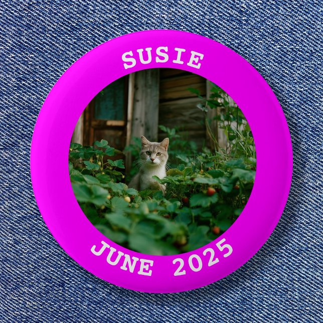 Badge Rond 5 Cm Fuchsia cadre photo circulaire personnalisée (Fuchsia Personalized Round Photo Frame Pinback Button)