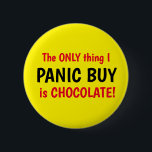 Badge Rond 5 Cm Funny Covid Panic Acheter Chocolat Bouton Jaune<br><div class="desc">Conception dire La SEULE chose que je PANIC ACHÈTE est CHOCOLAT! Texte rouge et noir. Drôle Covid badge associé pour tout amateur de chocolat. Personnalisez facilement cette conception en modifiant le texte modèle ou en changeant la couleur arrière - plan d'un jaune vif. Merci d'avoir vu mes designs !</div>