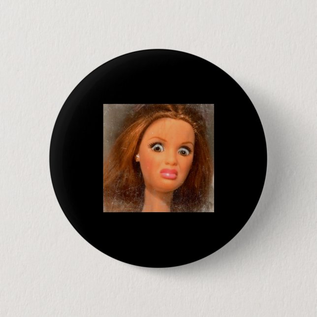Badge Rond 5 Cm Funny Disgusting Doll Face Meme  (Devant)