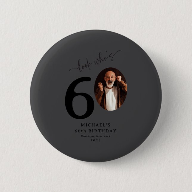 Badge Rond 5 Cm Funny Look Whos 60 Stylish 60th Birthday  (Devant)