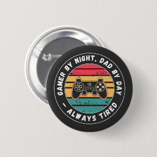 Badge Rond 5 Cm Gamer par Night Papa par Jour Fatigué Drôle Papa C