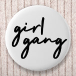 Badge Rond 5 Cm Girl Gang | Élégante puissance féminine féministe<br><div class="desc">Simple et élégant "gang de filles" citation badge dans la typographie de script minimaliste moderne en noir off pour célébrer les femmes et le pouvoir des filles! Parfaitement polyvalent pour tous les jours,  une soirée bachelorette ou un joli combo assorti pour mère et filles,  soeurs et amis!</div>