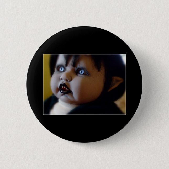 Badge Rond 5 Cm goupille de poupée d'horreur (Devant)