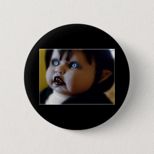 Badge Rond 5 Cm goupille de poupée d'horreur