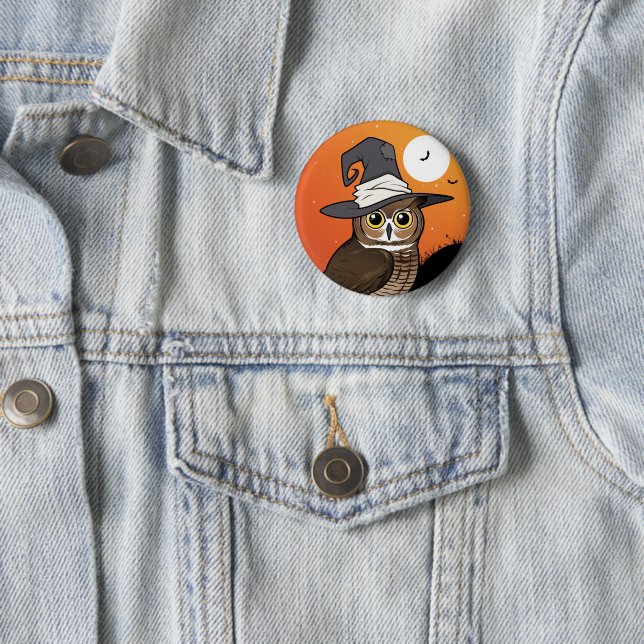 Badge Rond 5 Cm Great Horned Owl Witch! (En situation)