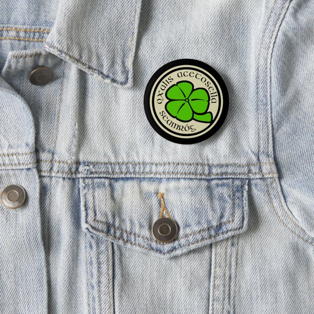 Badge Rond 5 Cm Green Shamrock Saint Patrick's Day Floral Graphic  (En situation)