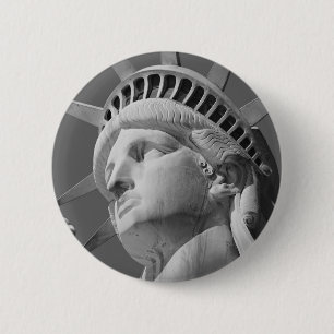 Badge Rond 5 Cm Gros plan noir et blanc Statue de la Liberté