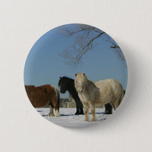 Badge Rond 5 Cm Groupe de chevaux miniatures dans la neige