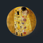 Badge Rond 5 Cm Gustav Klimt le bouton de baiser<br><div class="desc">Gustav Klimt le bouton de baiser. Peinture à l'huile d'illustration sur la toile à partir de 1907-1908. Le baiser est la peinture la plus connue de Gustav Klimt, un beau travail représentant la taille de sa période d'or. Un cadeau parfait pour les amants du symbolisme autrichien, le Gustav Klimt, et...</div>