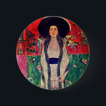 Badge Rond 5 Cm Gustav Klimt Portrait d'Adele Bloch-Bauer II<br><div class="desc">Bouton représentant la peinture à l’huile de Gustav Klimt Portrait d’Adele Bloch-Bauer II (1912). Une femme dans un casquette noir se dresse dans un magnifique paysage de rouge vif,  violet,  rose et vert avec des fleurs et des chevaux. Un grand cadeau pour les amateurs d'art Art Nouveau et autrichien.</div>